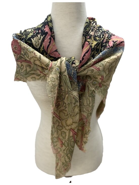 Metropolitan Museum of Art Accessories - Metropolitan Museum of Art William Morris Compton Wool Silk Scarf Italy 45" READ